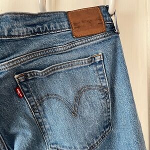 Levi’s Wedgie Straight Jeans Size 34 Medium Wash